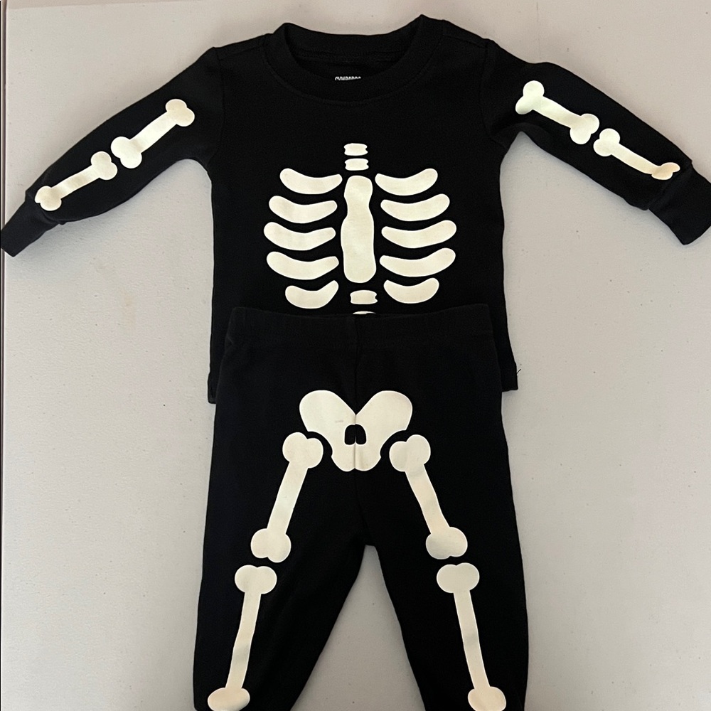 Gymboree  Black Pajama Set